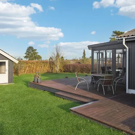 Holiday home Stunning In With Kitchen